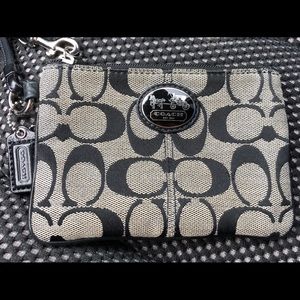 🖤Coach Wristlet🖤